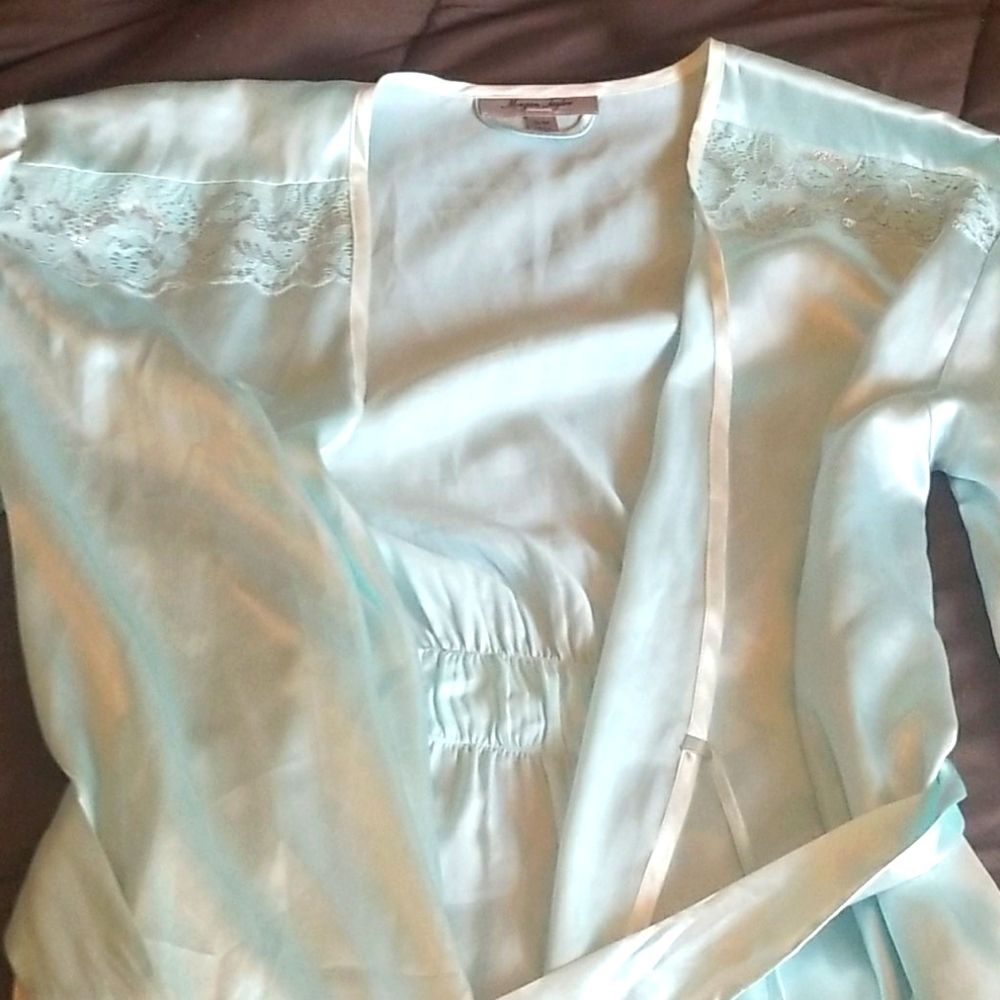 Morgan Taylor - Intimates sleeper and robe set